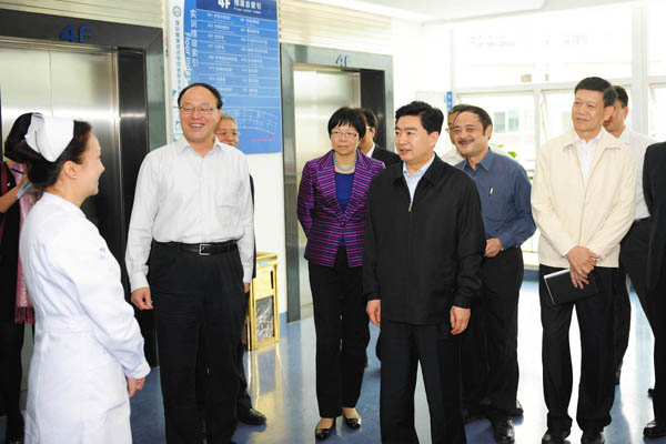 2013年3月27日，深圳市委書記王榮視察深圳職業技術學院。