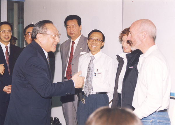 1998年11月26日，李嵐清同志視察我校